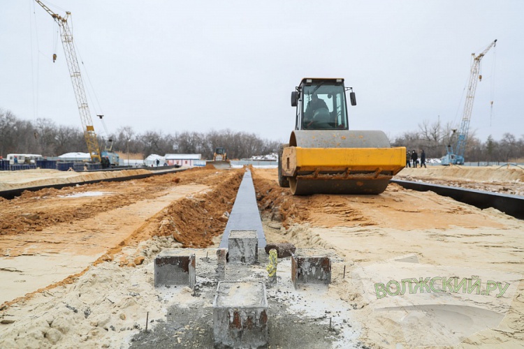 Губернатор Волгоградской области побывал на месте будущих мини-Лужников в Волжском