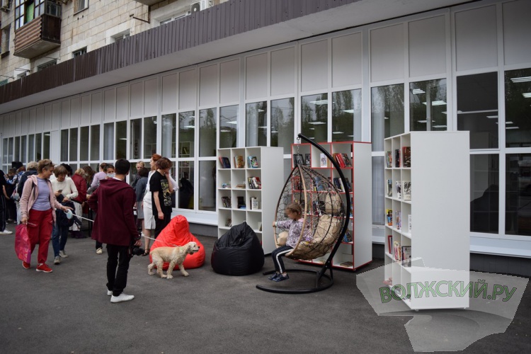 Интерактивные зоны, игры, кофе: в Волжском открылась первая модельная библиотека