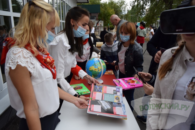 Интерактивные зоны, игры, кофе: в Волжском открылась первая модельная библиотека