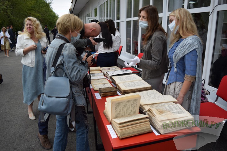 Интерактивные зоны, игры, кофе: в Волжском открылась первая модельная библиотека