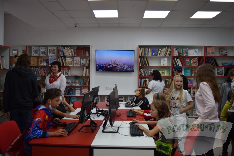 Интерактивные зоны, игры, кофе: в Волжском открылась первая модельная библиотека