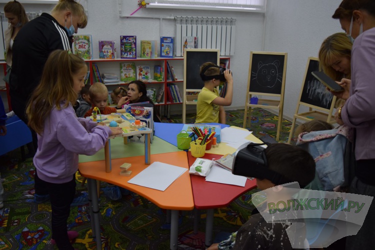 Интерактивные зоны, игры, кофе: в Волжском открылась первая модельная библиотека