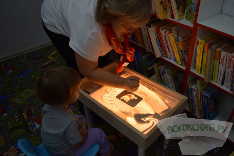 Интерактивные зоны, игры, кофе: в Волжском открылась первая модельная библиотека