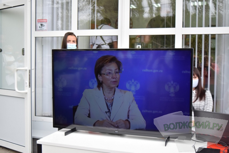 Интерактивные зоны, игры, кофе: в Волжском открылась первая модельная библиотека