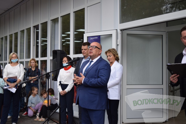 Интерактивные зоны, игры, кофе: в Волжском открылась первая модельная библиотека