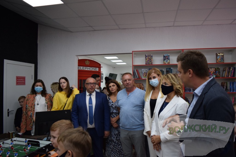 Интерактивные зоны, игры, кофе: в Волжском открылась первая модельная библиотека