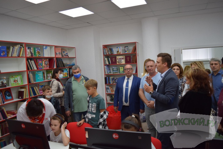 Интерактивные зоны, игры, кофе: в Волжском открылась первая модельная библиотека