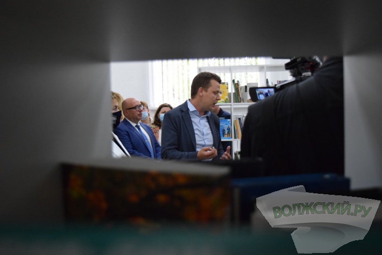 Интерактивные зоны, игры, кофе: в Волжском открылась первая модельная библиотека