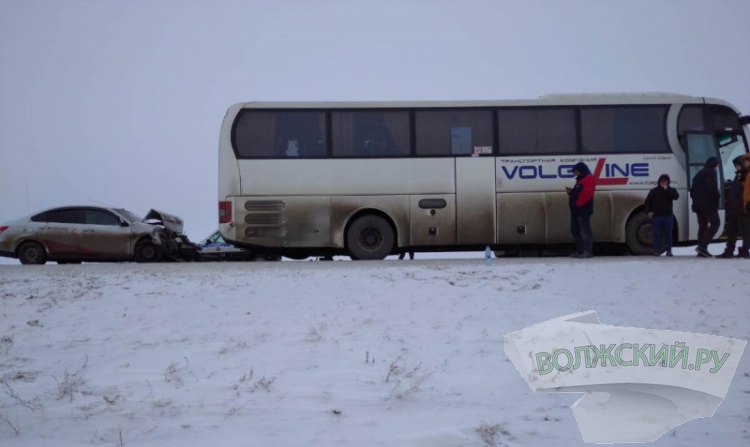 На ростовской трассе разбился микроавтобус из Волгограда