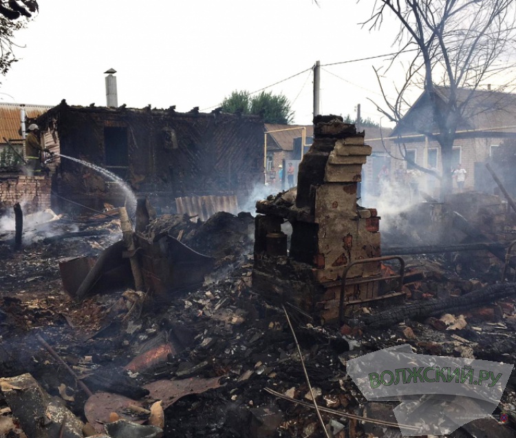 Под Волгоградом из-за забытой коптильни сгорело имущество в трех домах