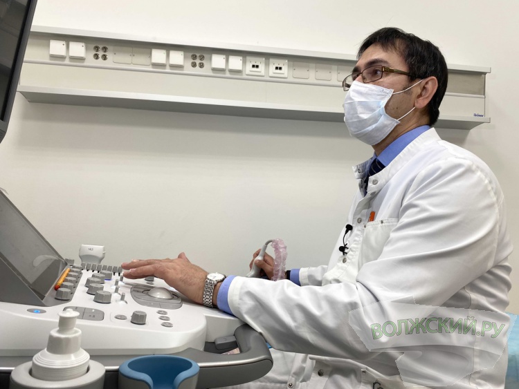 «Сочетание рук, головы и техники»: в центре Шумакова в Волжском спасают пациентов со всей страны