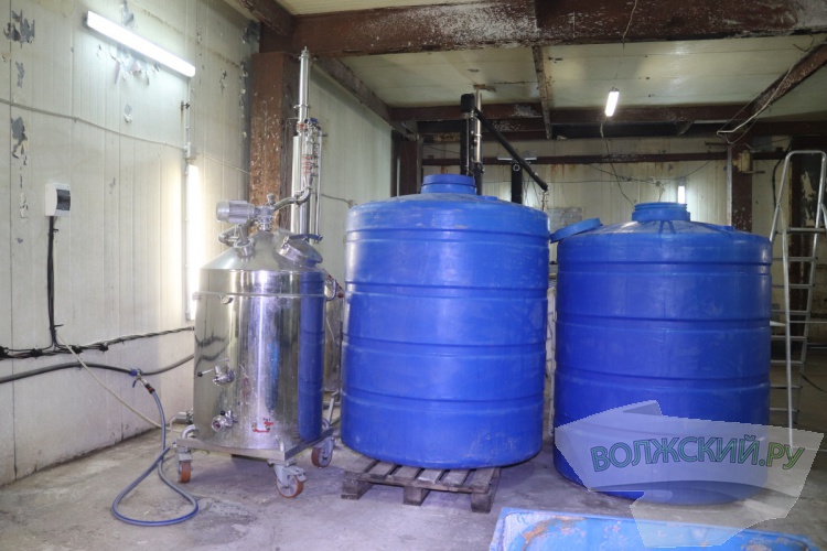 В Волгограде и Волжском накрыли подпольные цеха по производству алкоголя