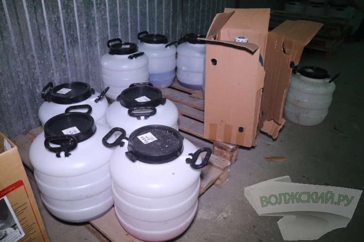 В Волгограде и Волжском накрыли подпольные цеха по производству алкоголя