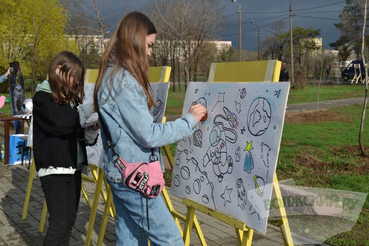 В Волжском прошёл фестиваль воздушных змеев