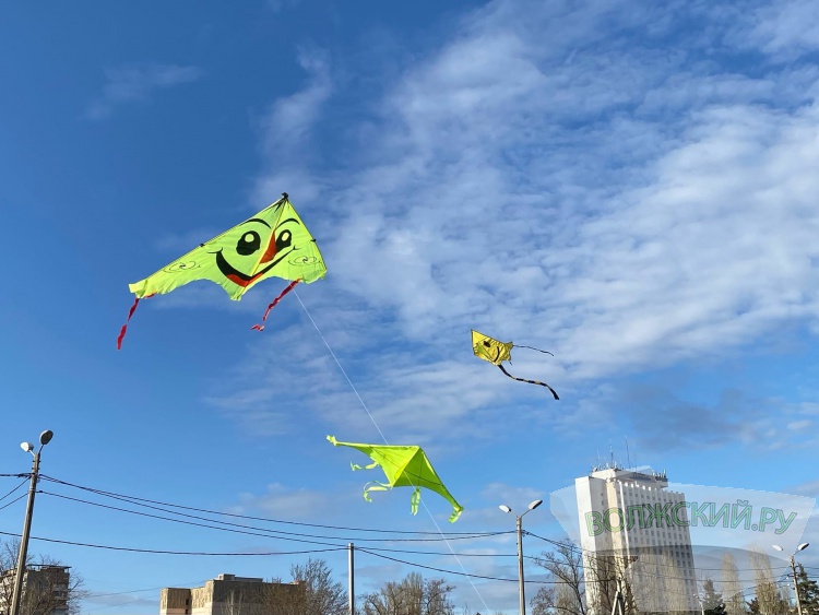 В Волжском прошёл фестиваль воздушных змеев