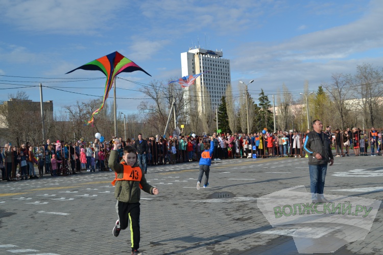 В Волжском прошёл фестиваль воздушных змеев
