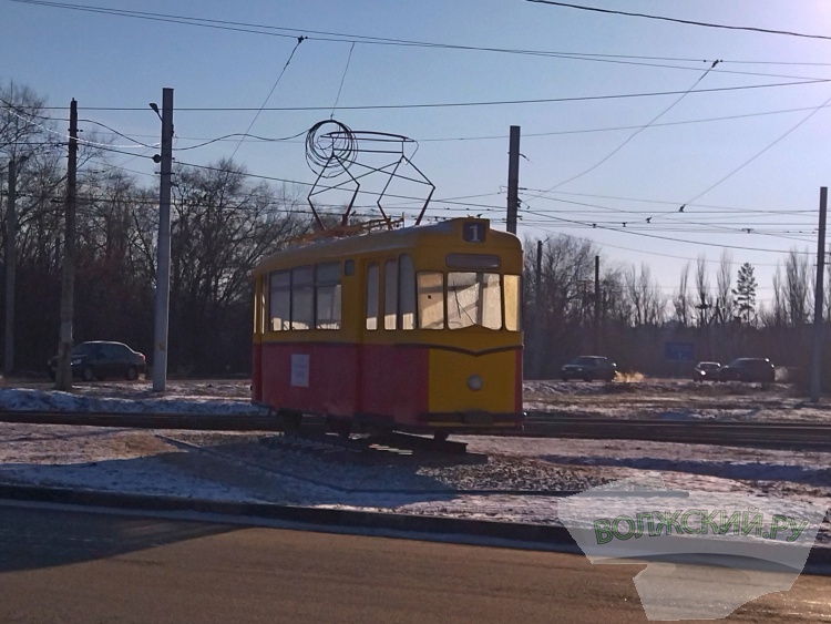В Волжском раритетный трамвай сменил прописку