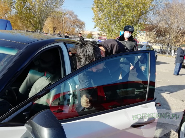 В Волжском с начала года более 3 тысяч водителей привлекли за тонировку