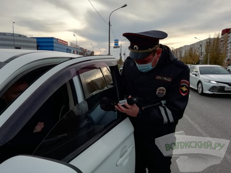 В Волжском с начала года более 3 тысяч водителей привлекли за тонировку