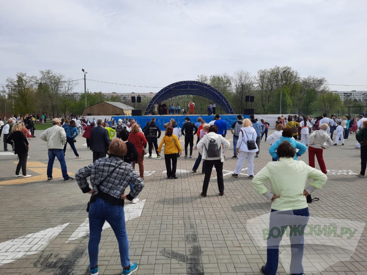 Волжский встретил Первомай экстримом и творчеством