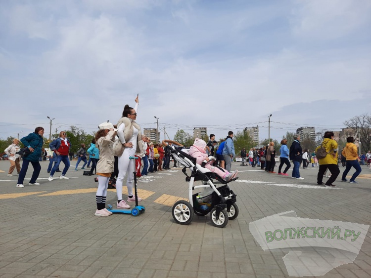 Волжский встретил Первомай экстримом и творчеством