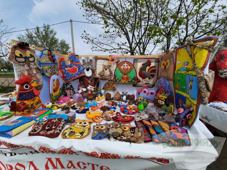 Волжский встретил Первомай экстримом и творчеством