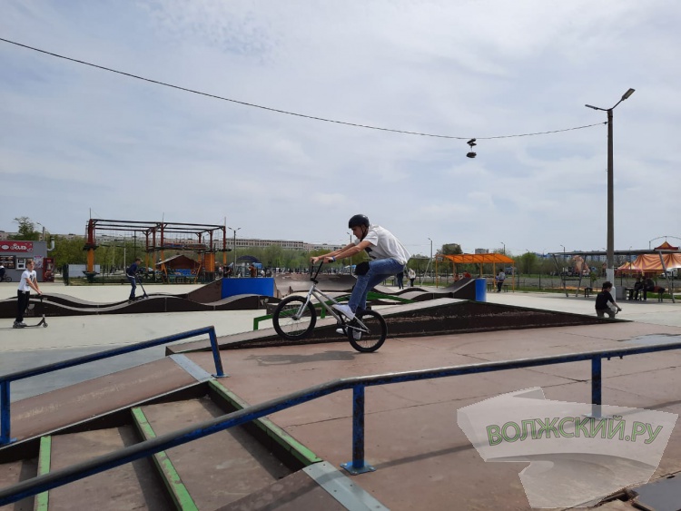 Волжский встретил Первомай экстримом и творчеством