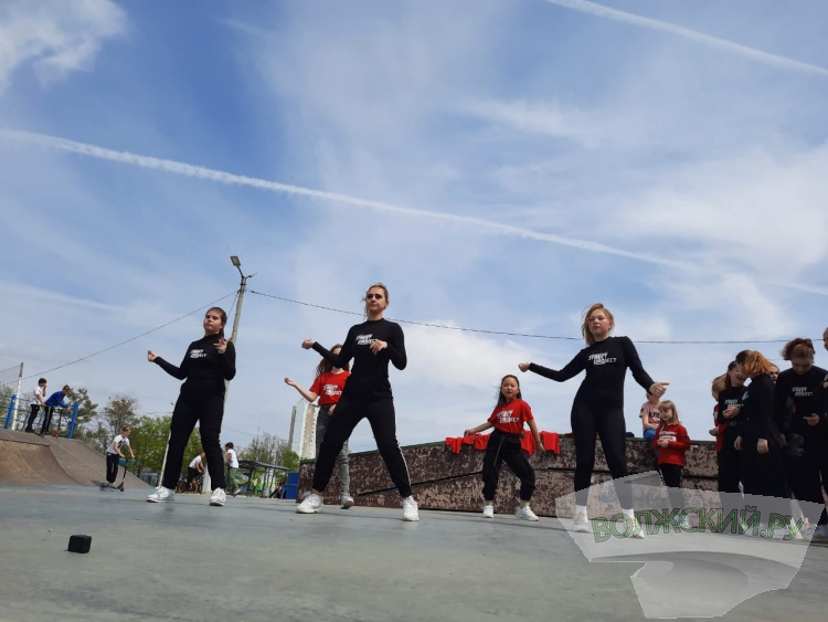 Волжский встретил Первомай экстримом и творчеством