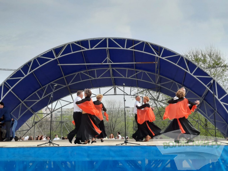 Волжский встретил Первомай экстримом и творчеством