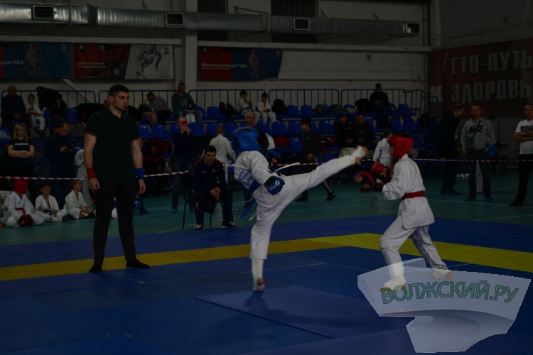 220 рукпопашников встретились в Волжском на турнире памяти С.В. Цуцунавы