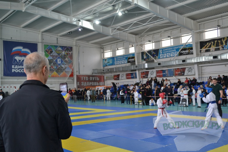 220 рукпопашников встретились в Волжском на турнире памяти С.В. Цуцунавы