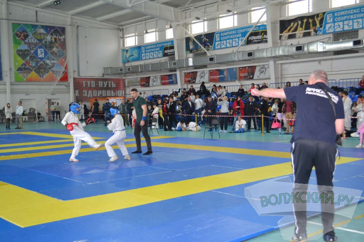 220 рукпопашников встретились в Волжском на турнире памяти С.В. Цуцунавы