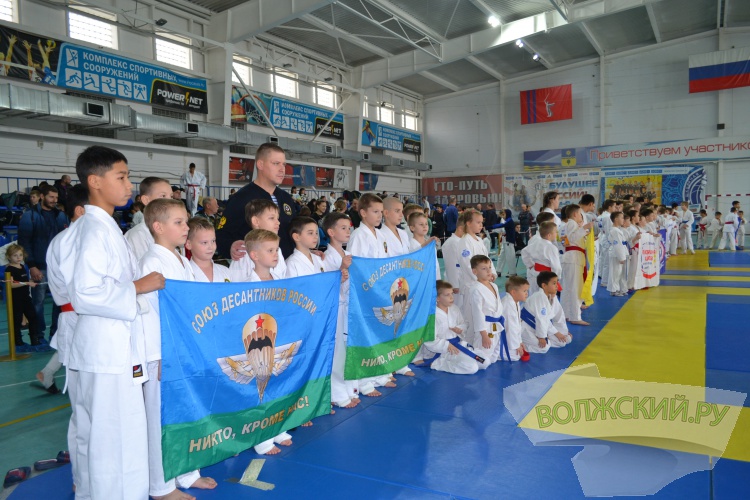 220 рукпопашников встретились в Волжском на турнире памяти С.В. Цуцунавы