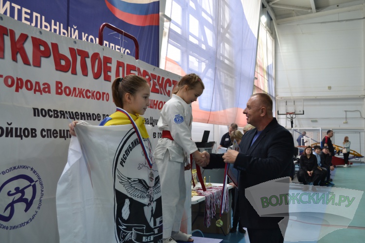 220 рукпопашников встретились в Волжском на турнире памяти С.В. Цуцунавы