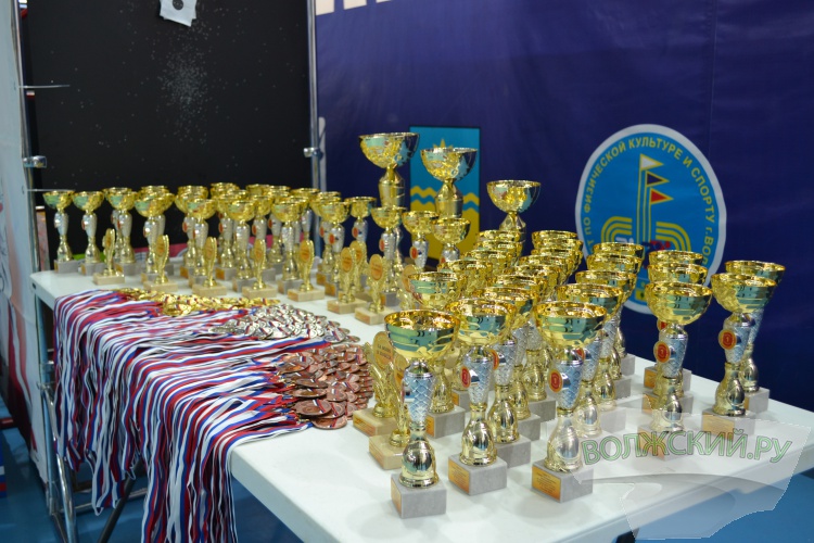 220 рукпопашников встретились в Волжском на турнире памяти С.В. Цуцунавы