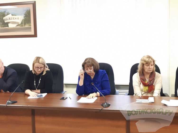 Мэрия Волжского спустя 16 лет решила продать дебаркадер, подлежащий демонтажу