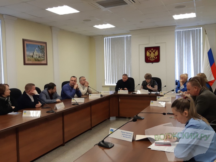 Мэрия Волжского спустя 16 лет решила продать дебаркадер, подлежащий демонтажу