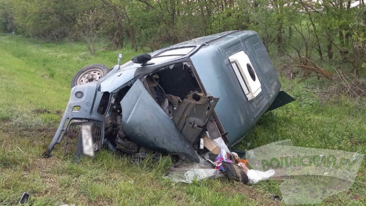 На трассе под Волгоградом водитель разбился насмерть, вылетев на встречку
