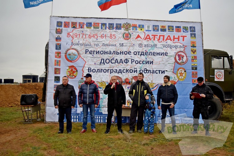 Рев моторов, грязь и невероятный драйв: в Волжском опробовали новую мототрассу