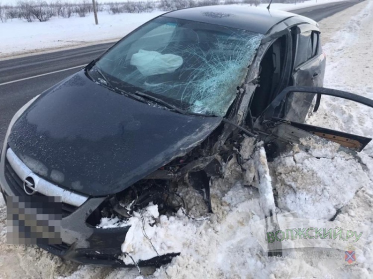 В результате ДТП на трассе опрокинулась фура с туалетной бумагой