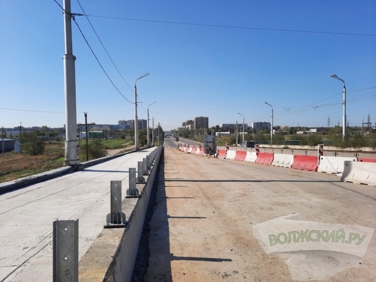 В Волжском готовятся к укладке асфальта на путепроводе