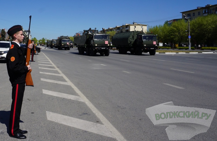 В Волжском отрепетировали парад Победы