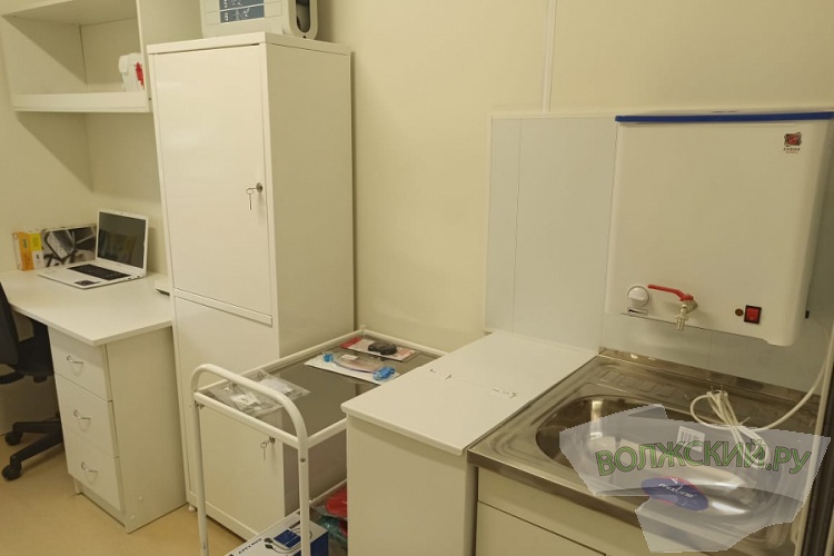 Волгоградская область подарила ЛНР три мобильных медпункта