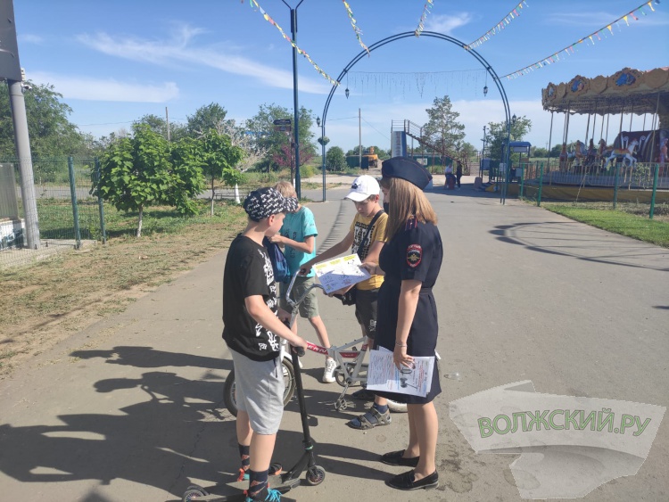 Волжские автоинспекторы воспитывали велосипедистов в парке