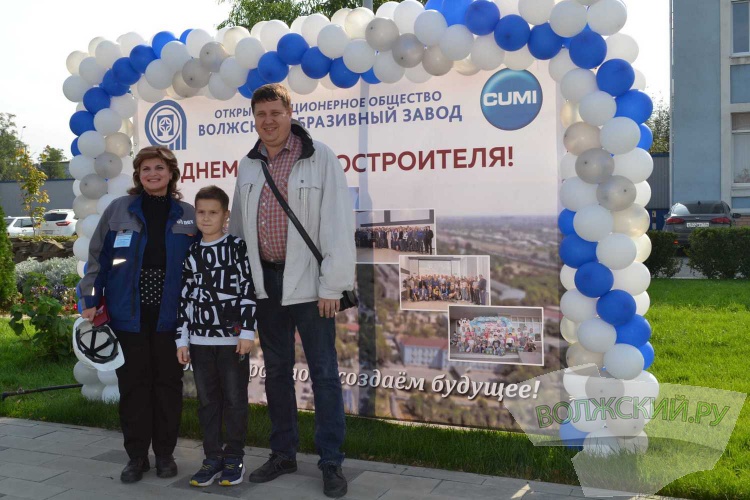 Волжский абразивный завод в честь Дня машиностроителей распахнул свои двери для детей