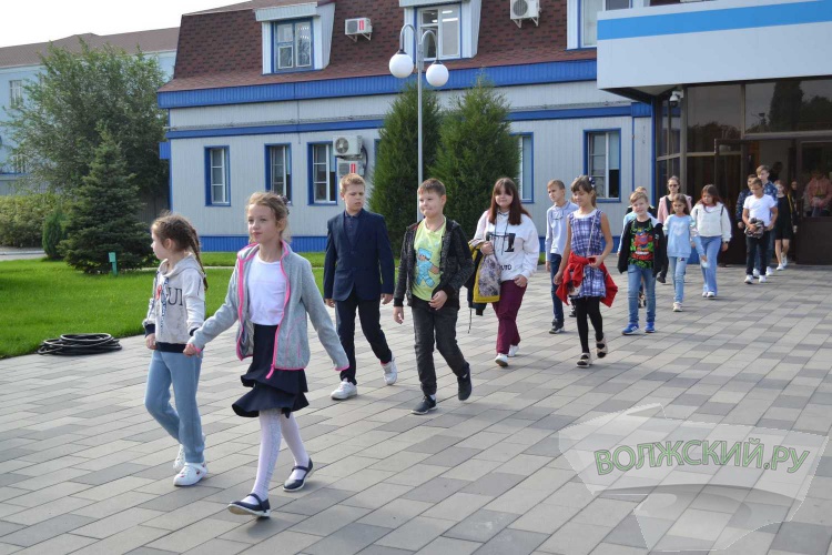 Волжский абразивный завод в честь Дня машиностроителей распахнул свои двери для детей