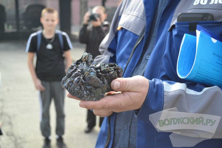 Волжский абразивный завод в честь Дня машиностроителей распахнул свои двери для детей
