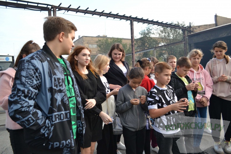 Волжский абразивный завод в честь Дня машиностроителей распахнул свои двери для детей