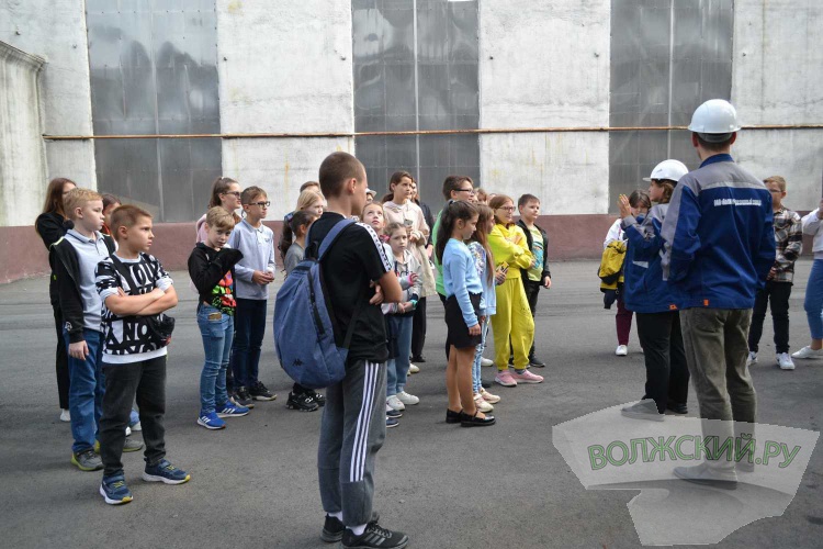 Волжский абразивный завод в честь Дня машиностроителей распахнул свои двери для детей