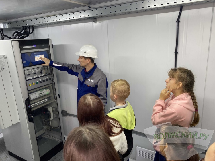 Волжский абразивный завод в честь Дня машиностроителей распахнул свои двери для детей